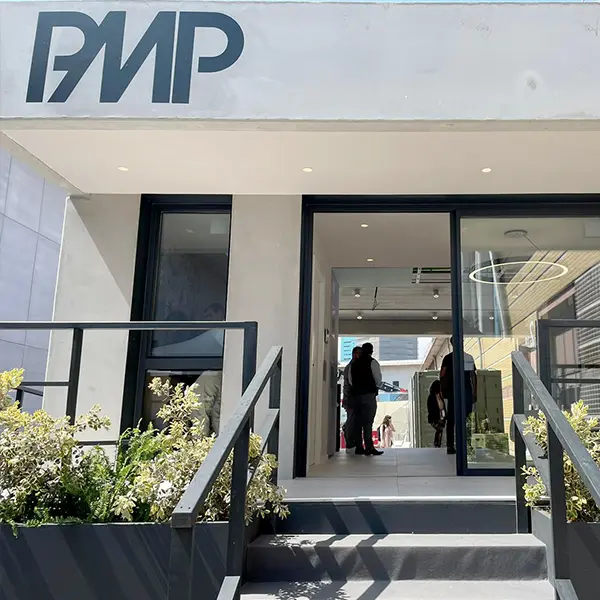 Beneito Faure illumine la maison Khanvian Prêt-à-porter à Construmat 2023