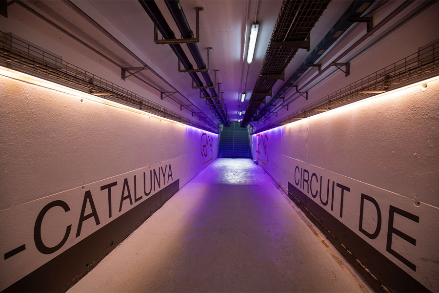 tiras led iluminan el túnel del circuito de barcelona-cataluña