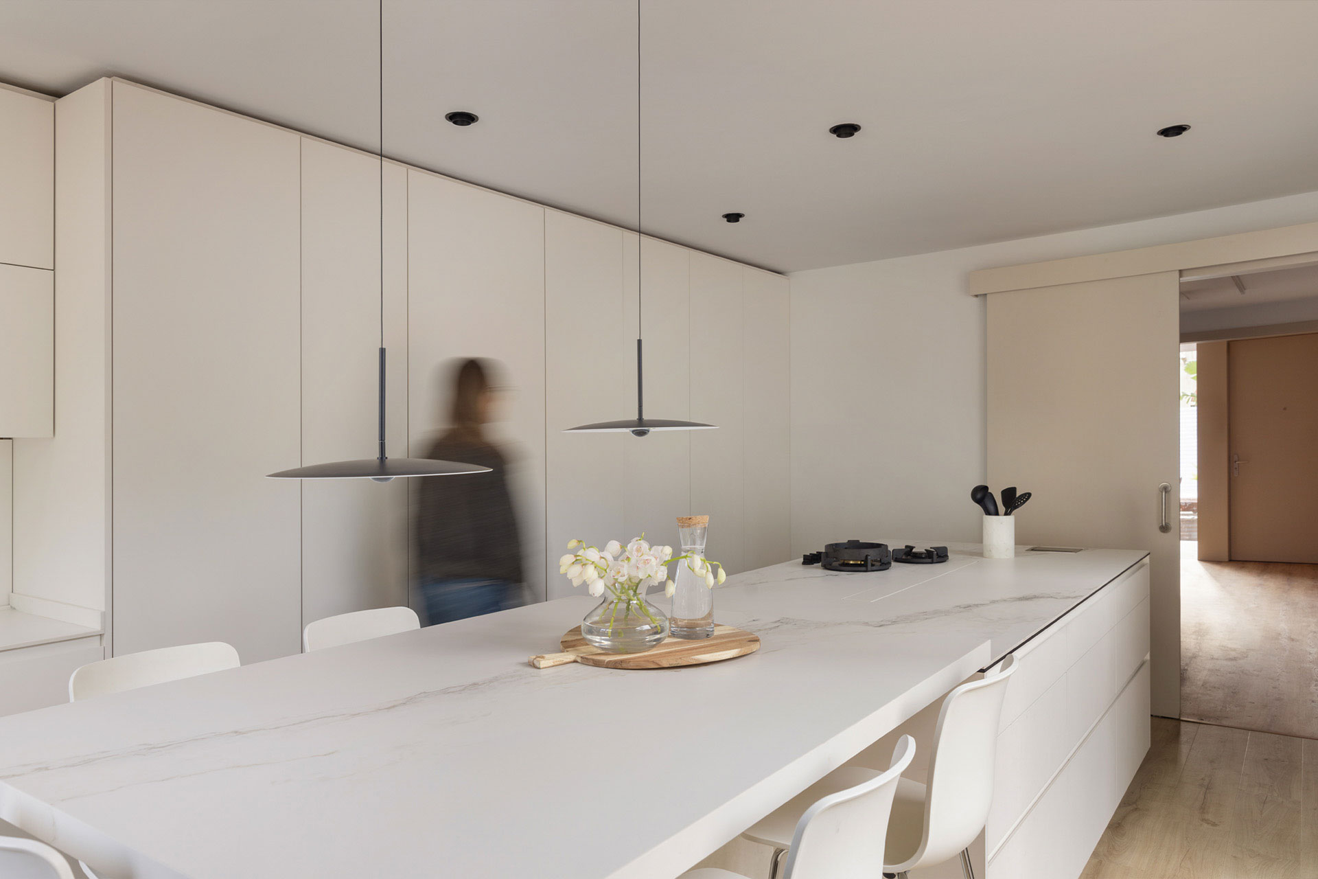 Hat y Mini Oxo iluminan una cocina particular en Barcelona